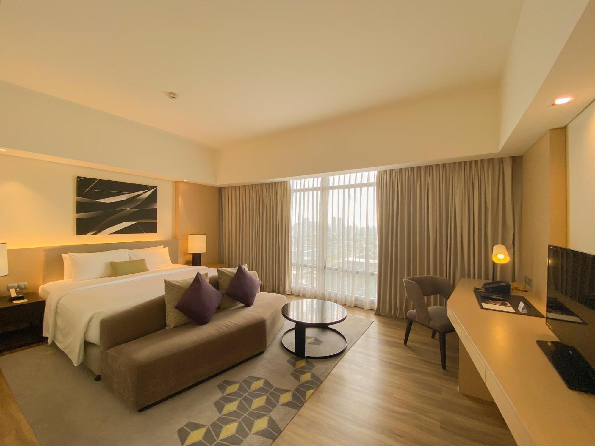 Seda Vertis North Quezon City Bagian luar foto Deluxe Room