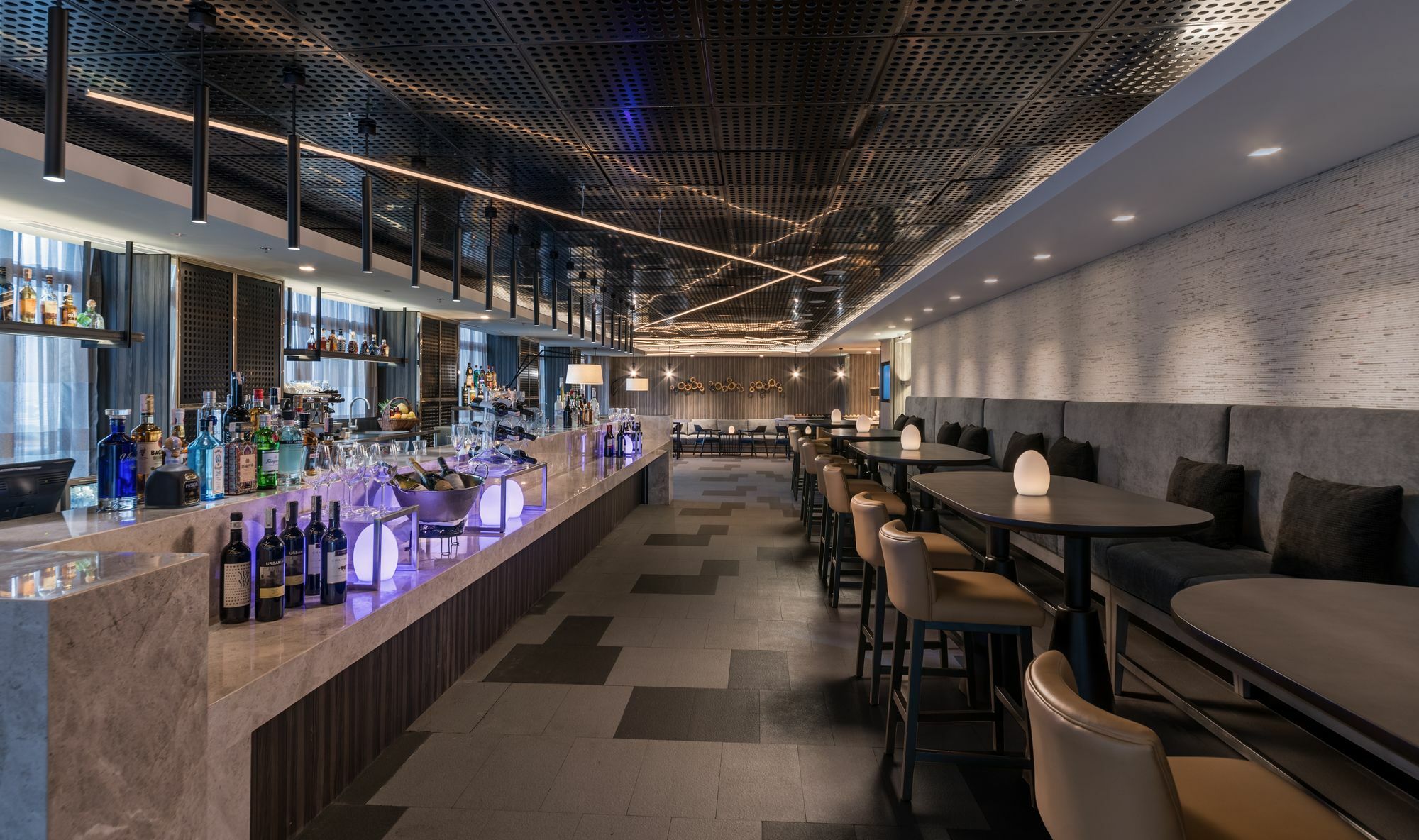 Seda Vertis North Quezon City Bagian luar foto The bar at the lounge